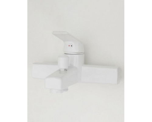 Смеситель OneLife P02-100w для ванны и душа без душевых аксессуаров белый глянец